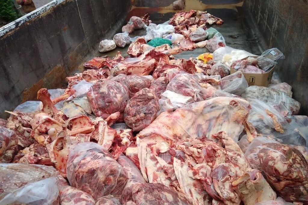 Operação apreende quase 2400 quilos de carne sem procedência em cidade da região Operação apreende quase 2400 quilos de carne sem procedência em cidade da região