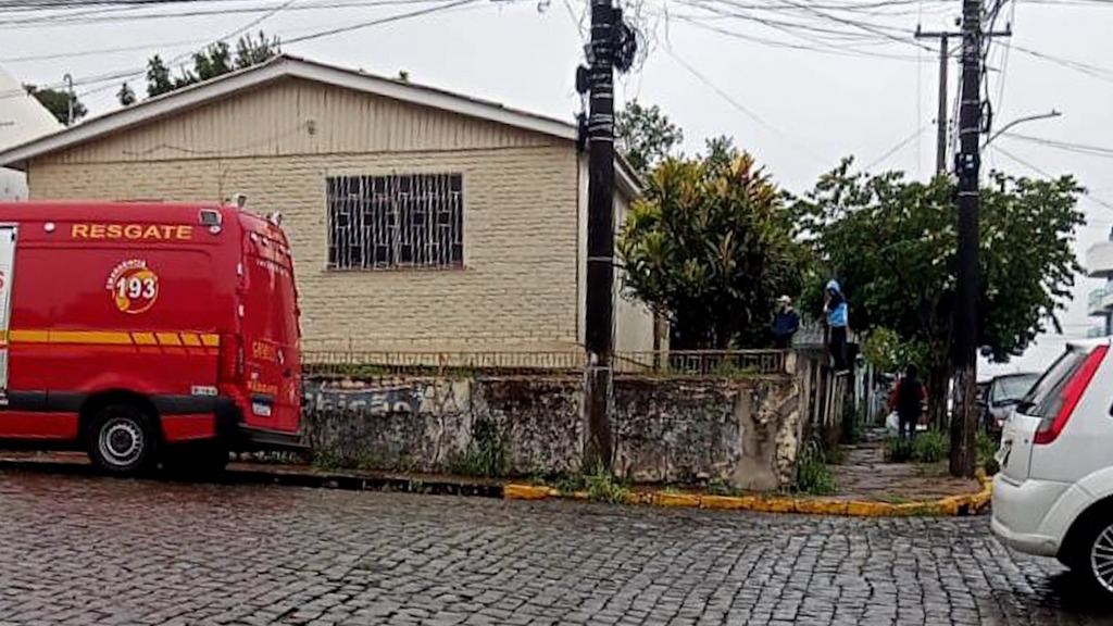 título imagem Homem em situação de rua é encontrado morto em casa abandonada