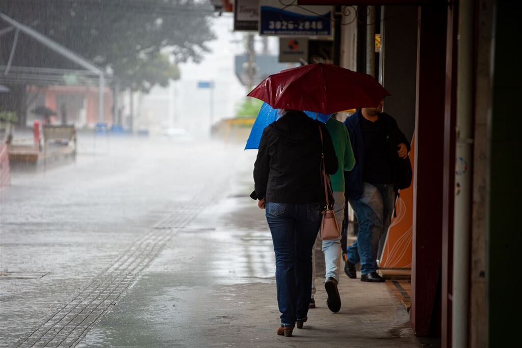 título imagem Defesa Civil alerta para grandes volumes de chuva e risco de temporal no RS