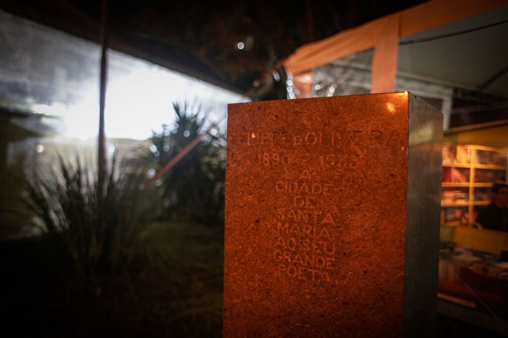 Mistério: três monumentos históricos desaparecem da Praça Saldanha Marinho