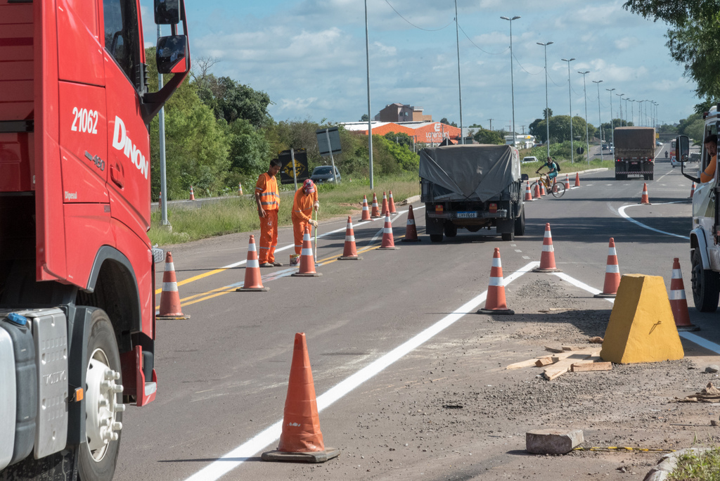 Trechos da BR-158 são sinalizados após morte de três pessoas em colisão