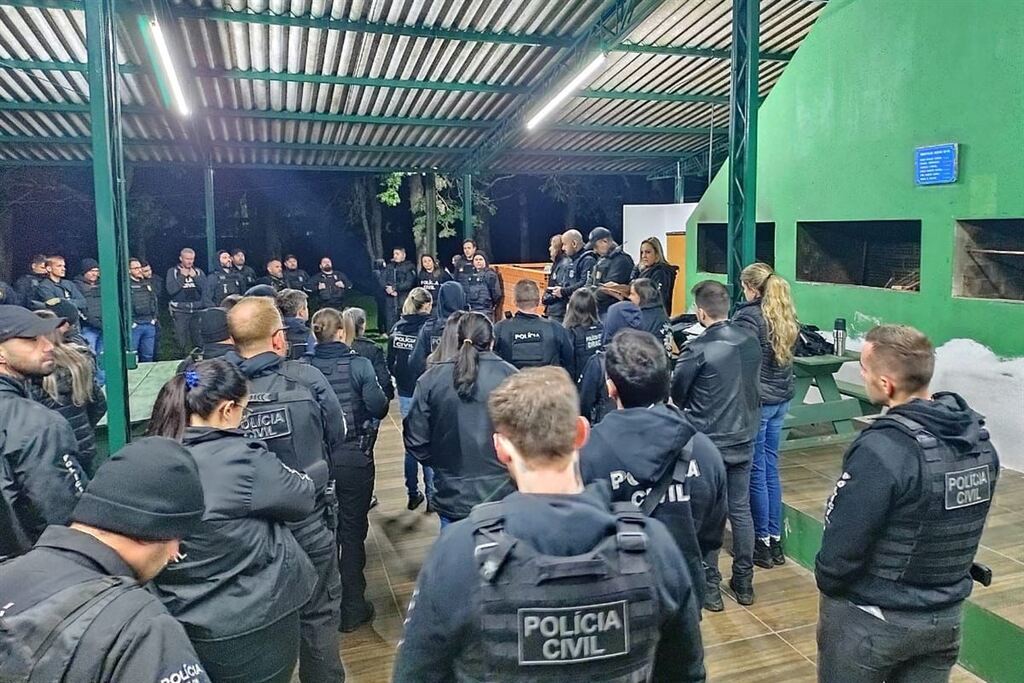 Polícia de Cruz Alta prende 13 suspeitos de integrar rede de tráfico que atuava a mando de detento