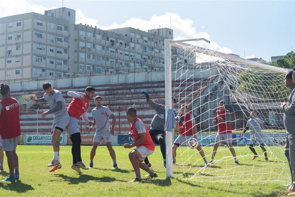 Inter-SM enfrenta o Santa Cruz nos Plátanos neste domingo; acompanhe