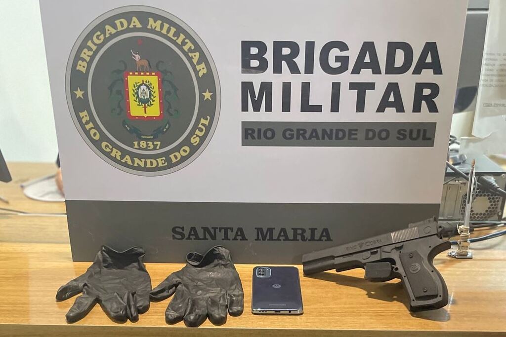 título imagem Adolescente é apreendido com arma de brinquedo após roubar celular na Avenida Hélvio Basso
