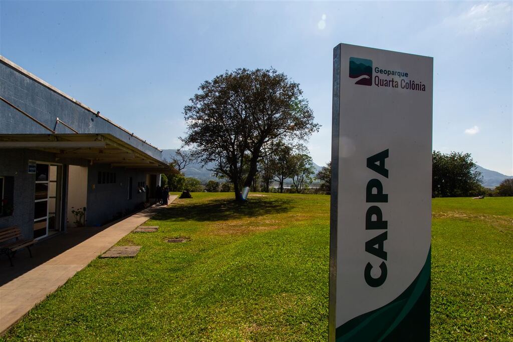 Evento nacional de paleontologia da UFSM traz youtuber Pirula como convidado