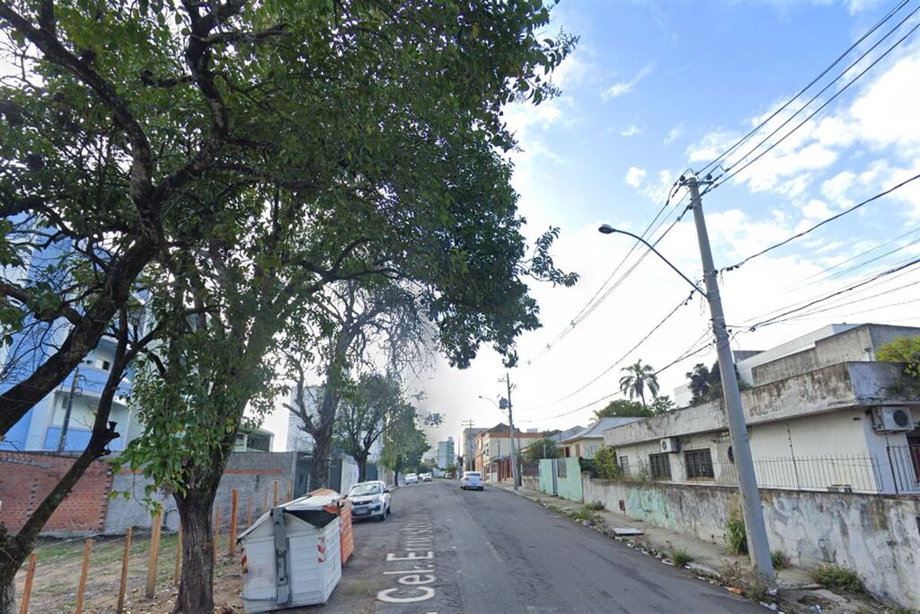 título imagem Condutor embriagado é preso após colidir em carro, fugir e abandonar veículo e criança no Bairro Rosário