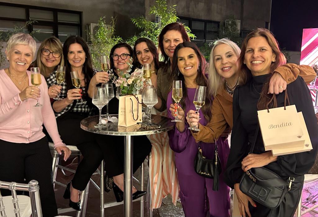Bastidores: Nova Bendita, momento especial e merecida homenagem na coluna de Maristela Moura
