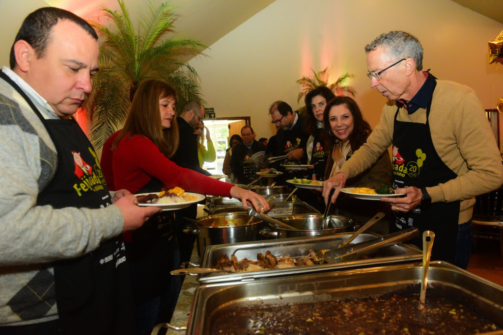 Eduardo Bueno - A Tradicional Feijoada Solidária do Diário oferece um cardápio completo.