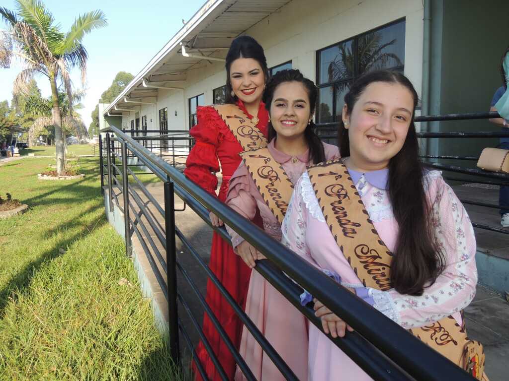 título imagem Três prendas da região concorrem na 52ª Ciranda Cultural de Prendas com o sonho de representar o Estado