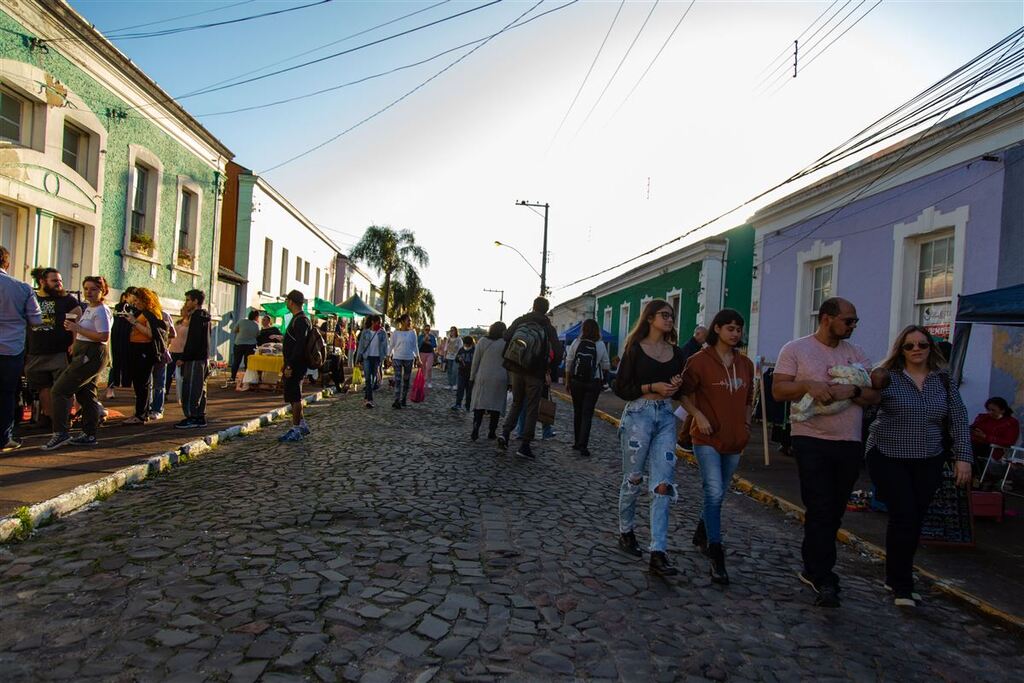 título imagem Brique da Vila Belga, show da dupla Ana Vitória, Festival Paralímpico e outras opções para curtir o final de semana
