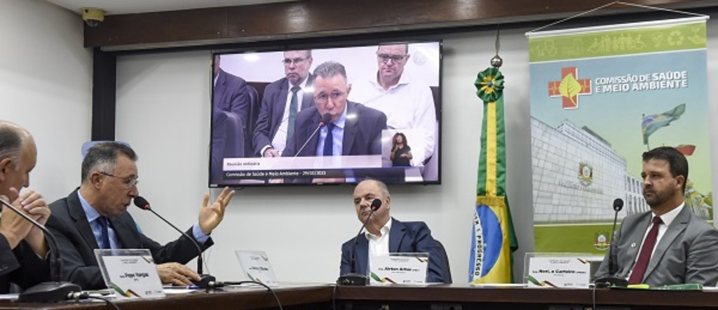 Governo federal garante R$ 9 milhões à região Central para pagamento do piso da enfermagem