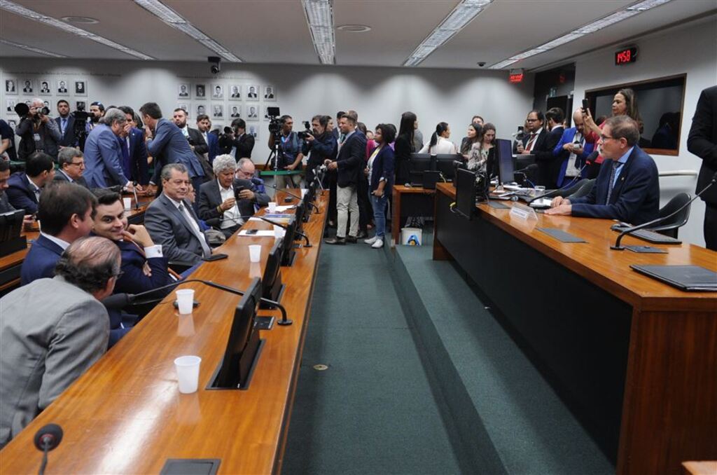 Previsão de muito barulho com tantas Is no Congresso Nacional