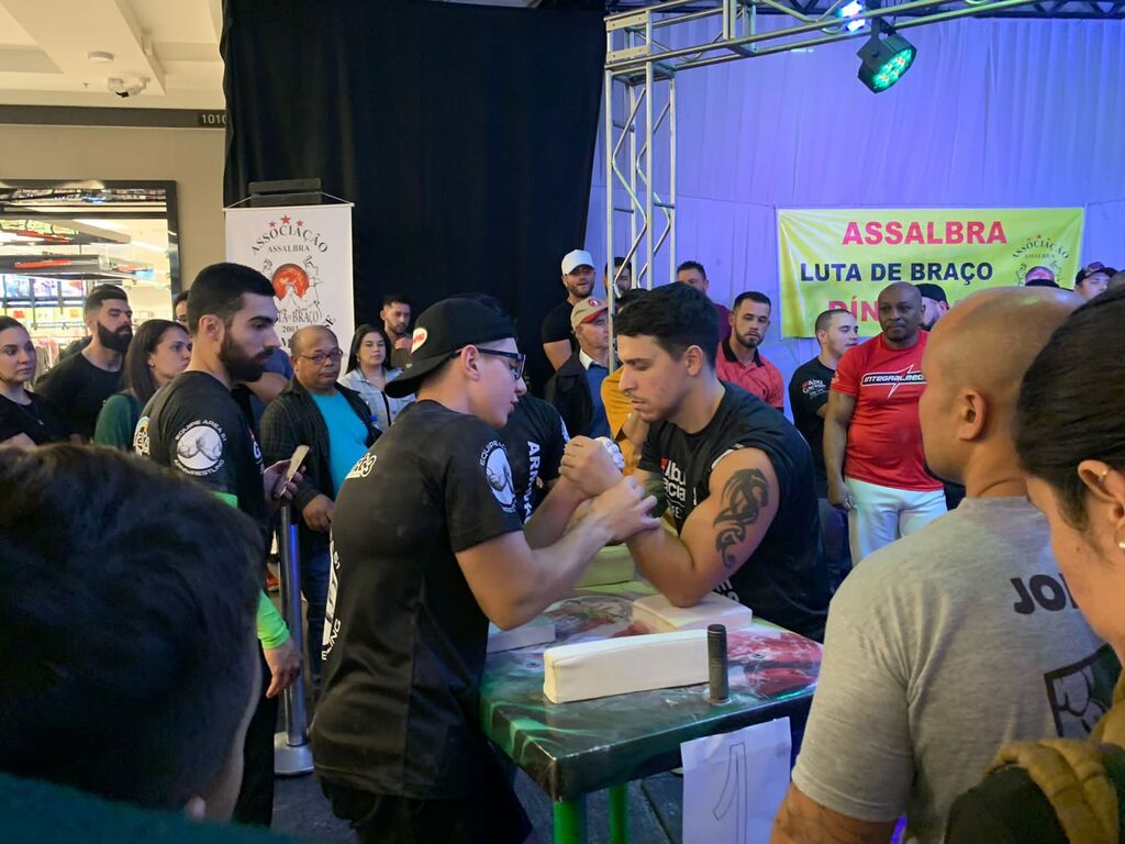 Shopping Praça Nova é palco do Campeonato Gaúcho de Luta de Braço