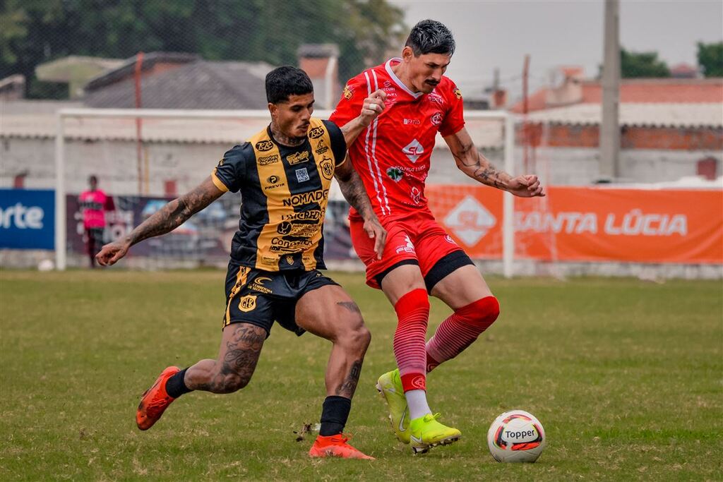 título imagem Inter-SM sai na frente, mas cede empate para o Bagé no Presidente Vargas