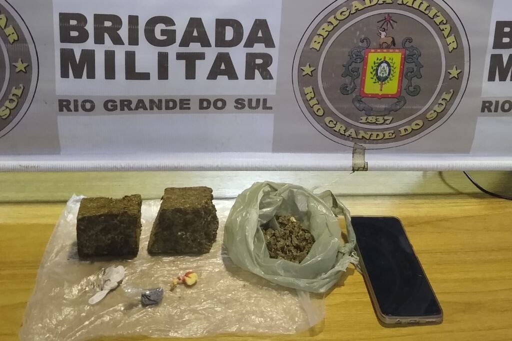 Jovem é preso ao ser flagrado transportando droga em veículo de aplicativo em Santa Maria