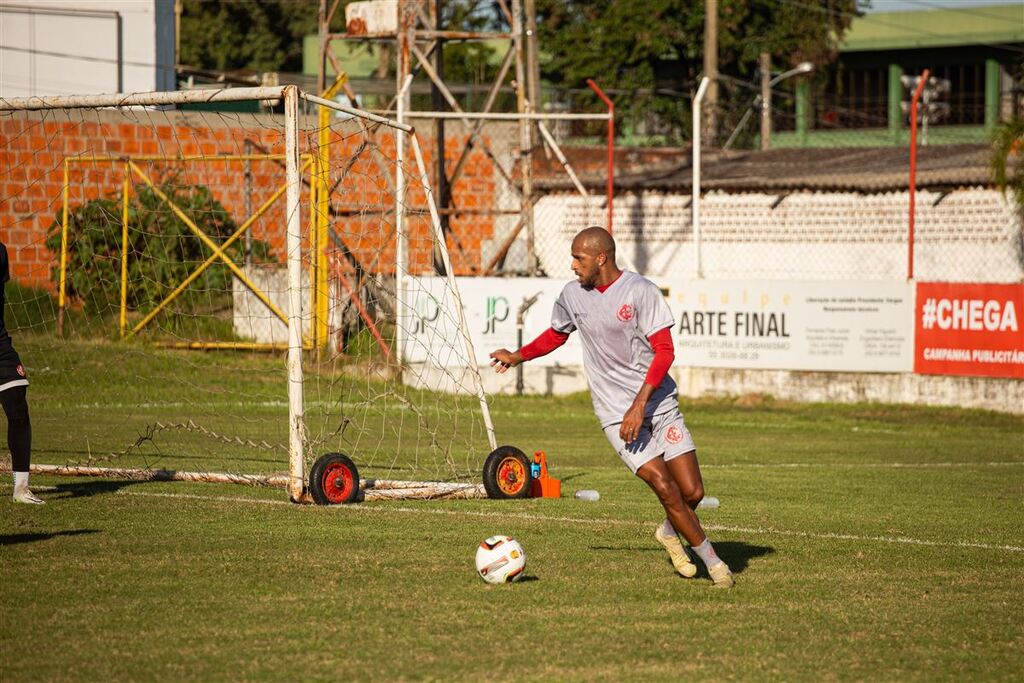 Por participação em esquema de manipulação no resultados de jogos, julgamento do atacante Jarro no TJD-RS é adiado