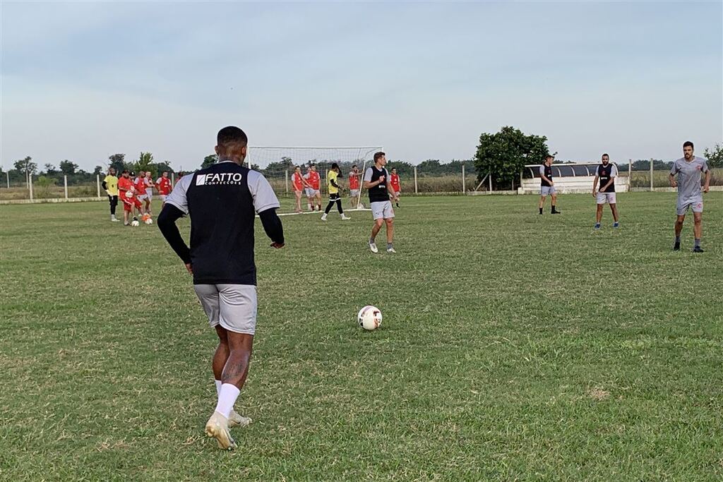 Inter-SM retoma treinos e deve ter só uma modificação para encarar o São Gabriel