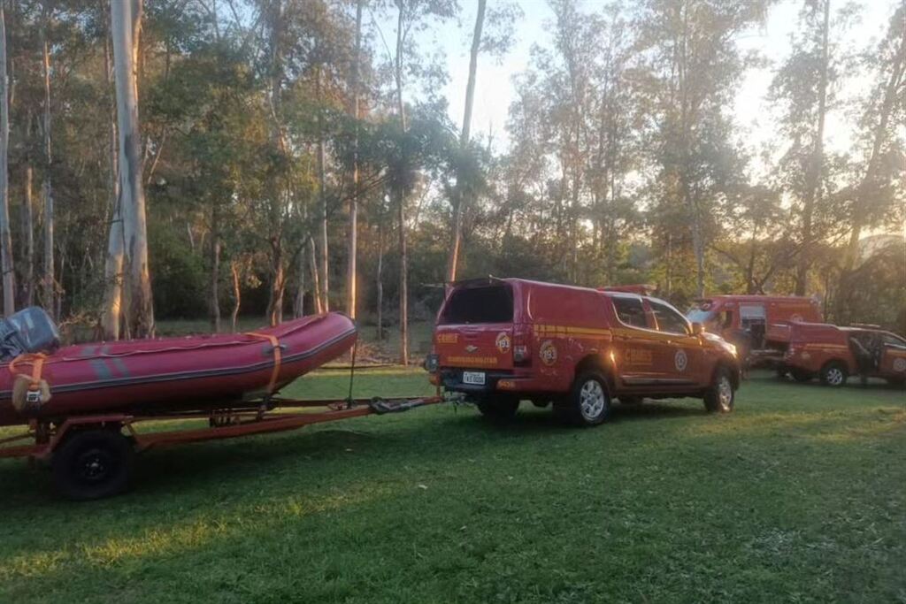Foto: Corpo de Bombeiros - Copro do adolescente foi localizado na manhã desta quinta-feira por mergulhadores