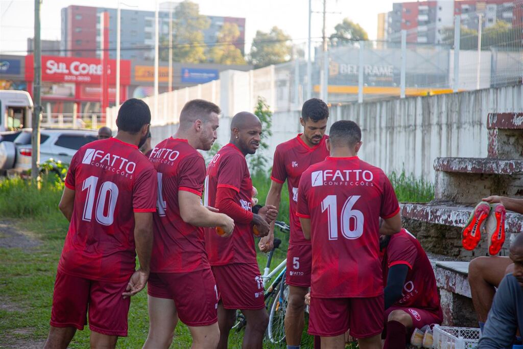 Inter-SM treina conclusões e técnico Ben-Hur tem escalação encaminhada