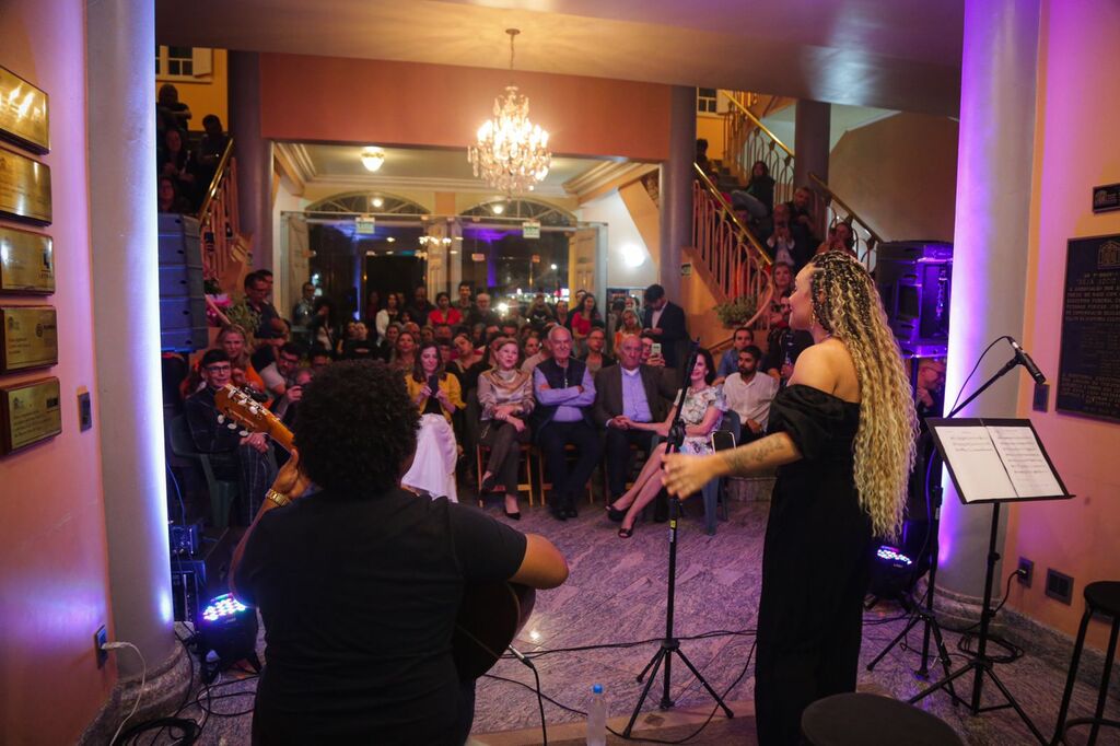 Noite de comemoração do palco Theatro Treze de Maio aos seus 26 anos