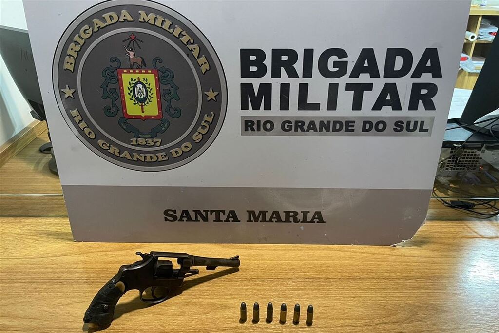 Adolescente é apreendido com arma e munições em Santa Maria
