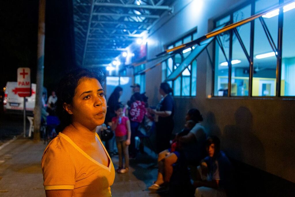 Galeria de imagens: Júlia Nathália Chaves da Silva, 23 anos, aguardava o atendimento do filho Vicente Chaves da Silva, de 1 ano e 5 meses