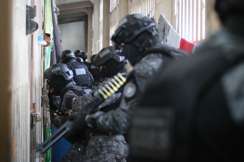 Susepe faz a segunda revista geral na Penitenciária Estadual de Santa Maria e apreende facas, celulares e drogas