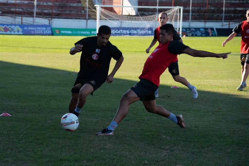 título imagem Técnico do Inter-SM encaminha escalação para o clássico contra o São Gabriel
