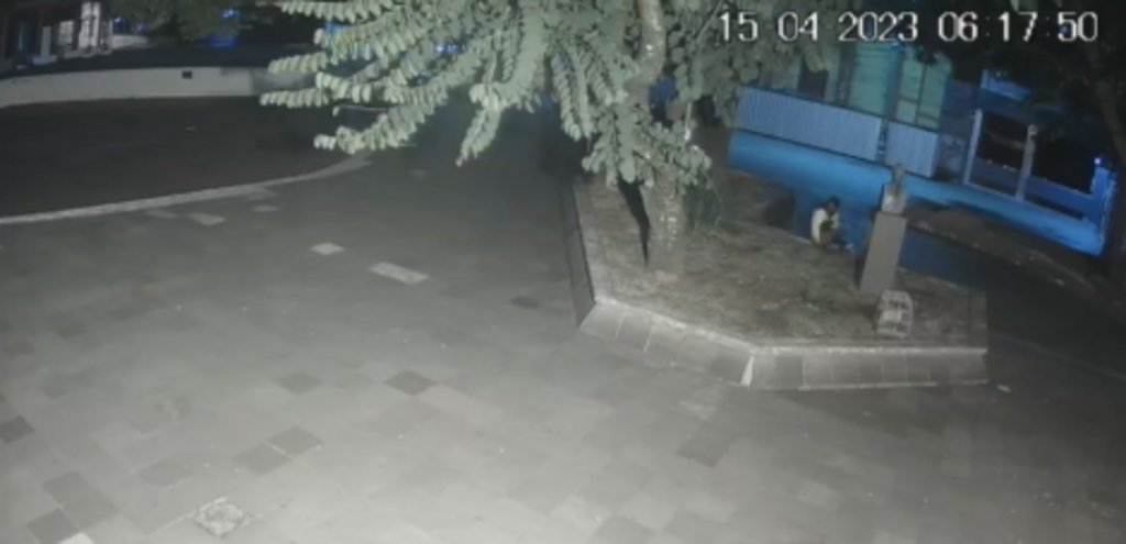 VÍDEO: câmeras flagram momento do furto dos bustos na Praça Saldanha Marinho