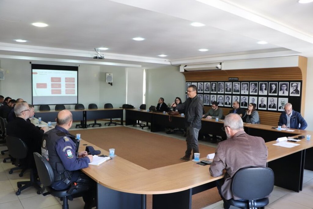 Gabinete de Gestão Integrada Municipal discute novo contrato de câmeras do cercamento eletrônico