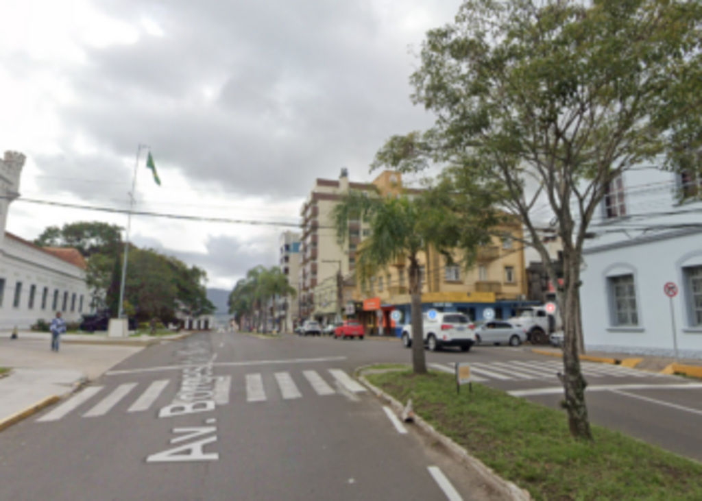 Idosa é atropelada em faixa de segurança na região central de Santa Maria