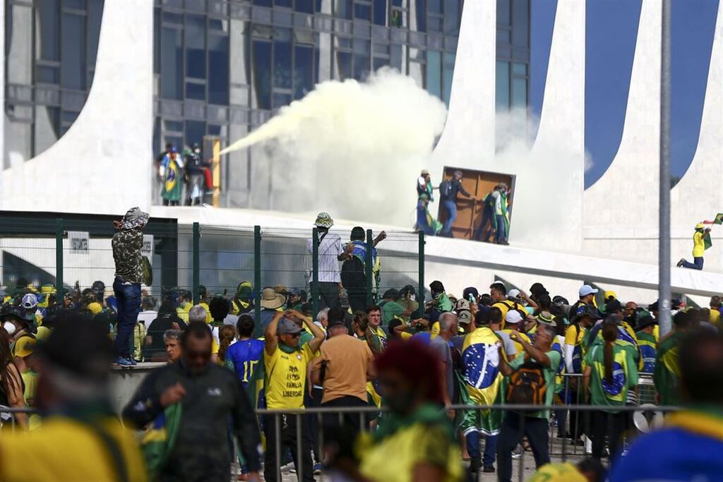 STF torna réus primeiros 100 investigados pelos atos de 8 de janeiro