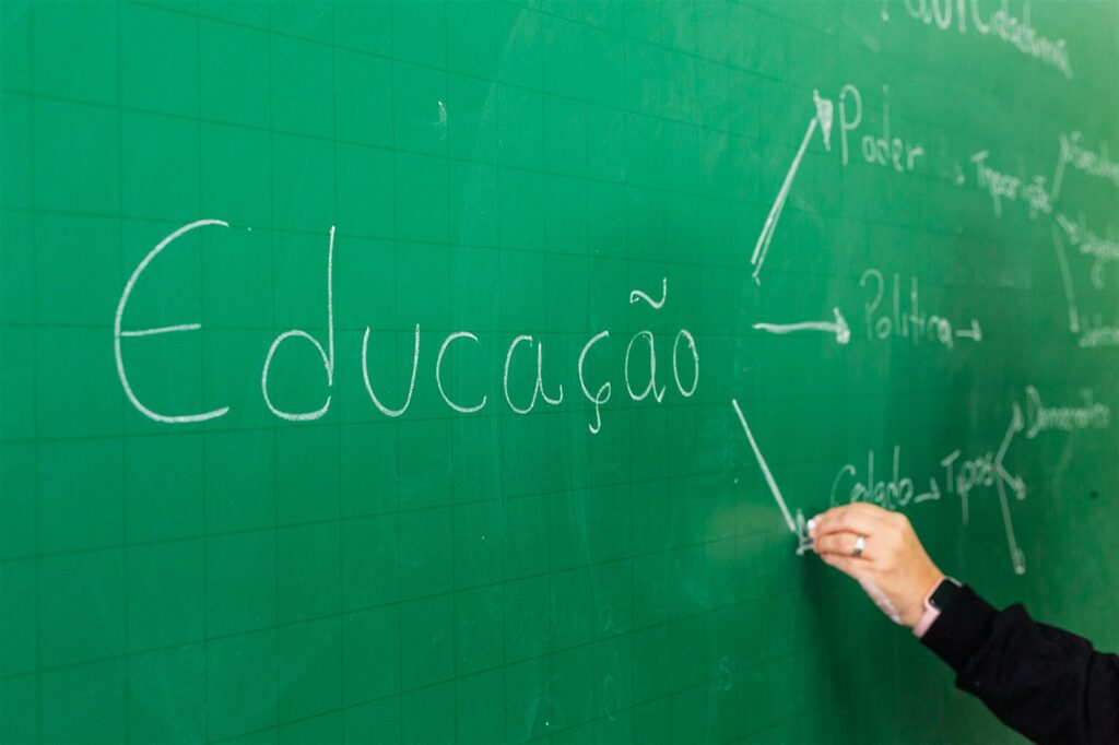 Acordo com Portugal pretende acelerar validação de diplomas