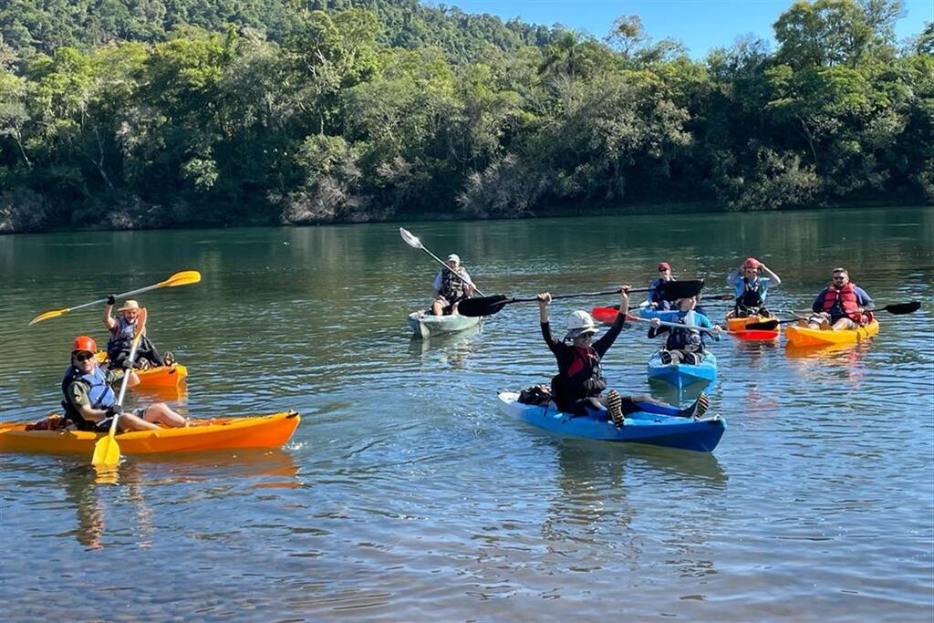 Remadores percorrem trilha aquática de 50 km na região