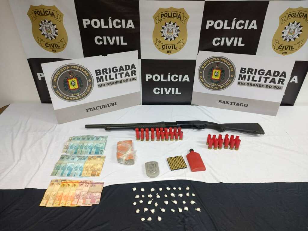 Operação da Polícia Civil e da Brigada Militar prende traficante com drogas e armas em assentamento de Itacurubi