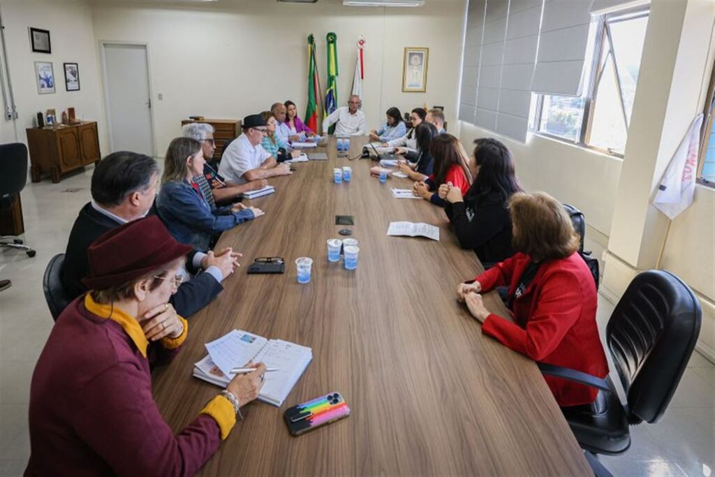 Reposição salarial dos professores deve ser definida depois de junho