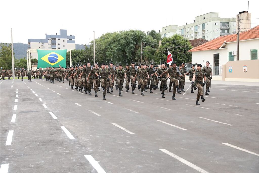 Solenidade comemora os 375 anos do Exército