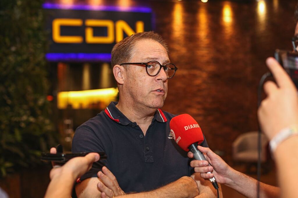 Presidente da Federação Gaúcha de Futebol (FGF) visita o Grupo Diário