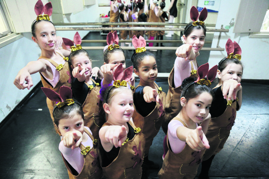 Royale Escola de Dança e Integração Social busca apoio e recursos para manter as atividades