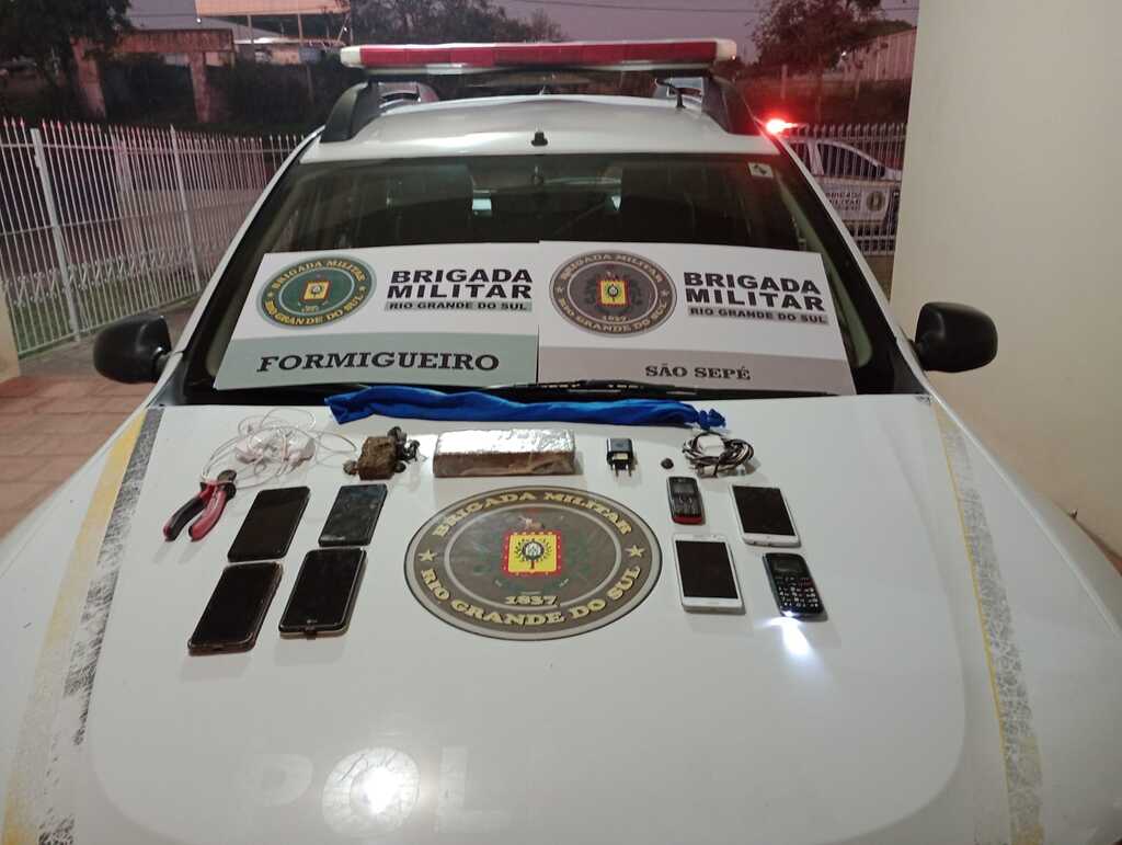 Drogas e celulares são apreendidos após tentativa de arremesso para dentro de presídio na região