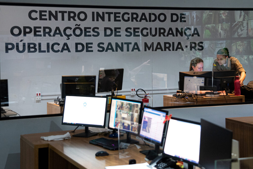 Compartilhar informações falsas sobre ataques a escolas é crime: saiba como denunciar