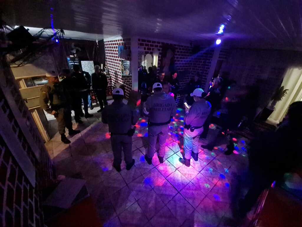 Foto: Polícia Civil (Divulgação) - A iniciativa, realizada anualmente pelas forças de segurança em todo o país, foi coordenada localmente pela Delegacia de Proteção à Criança e ao Adolescente (DPCA). Em Santa Maria, foram fiscalizadas 10 casas noturnas onde há prostituição, mas não foi constatada prostituição infantojuvenil nestes locais.