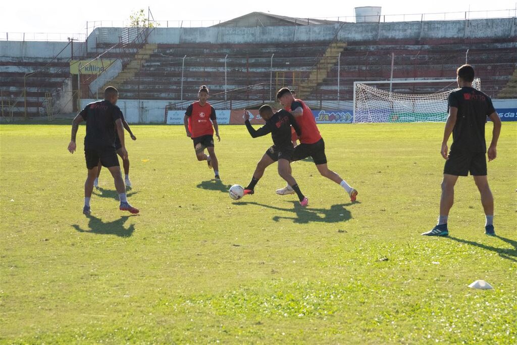 título imagem Inter-SM e São Gabriel voltam a duelar neste domingo na Baixada