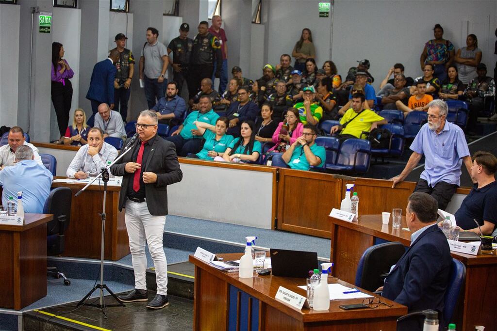 Câmara de Vereadores não para de produzir espetáculos deprimentes