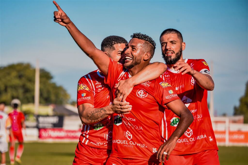 título imagem Inter-SM vence o São Gabriel no clássico regional e segue no G-4 da Divisão de Acesso