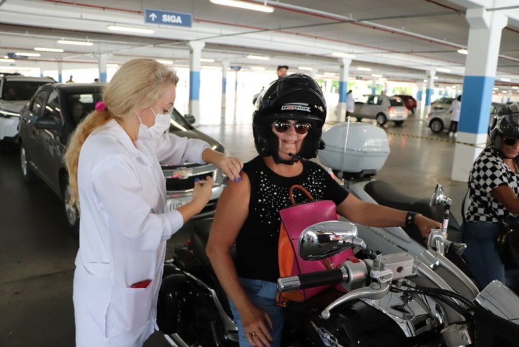 Mais de 2,3 mil pessoas receberam a vacina bivalente contra a Covid-19 em ações desta semana