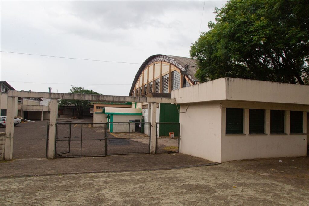 Mulher sofre tentativa de feminicídio em ginásio de Santa Maria