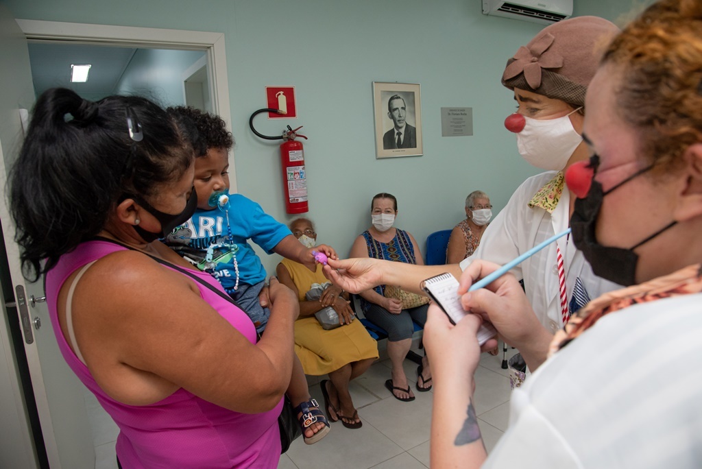 Projeto Palhaçaria no SUS: UBS Floriano da Rocha recebe doses de riso e descontração