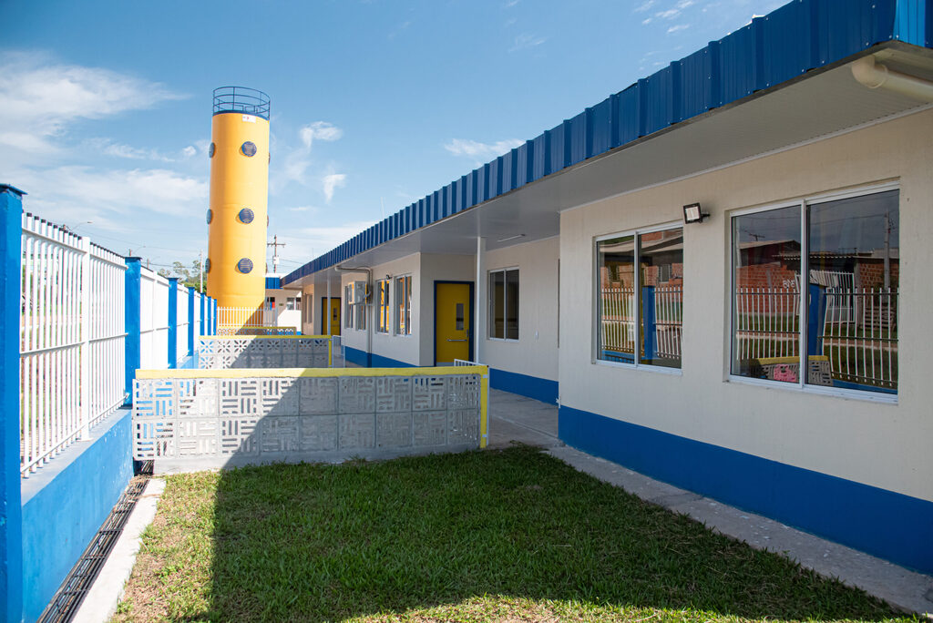 Escola que levou 10 anos para ficar pronta ainda depende de burocracia para poder funcionar