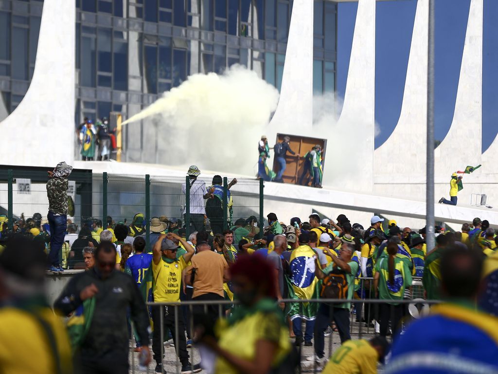 Marcelo Camargo/Agência Brasil - Manifestantes invadem Congresso, STF e Palácio do Planalto.